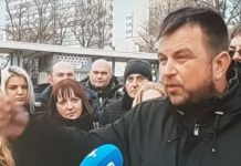 Полицаите ровили в бельото и играчките на 8-годишната дъщеря на Арнаудова, иззели от къщата предизборен плакат на Борисов