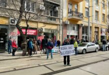 Титаничен протест срещу главния прокурор