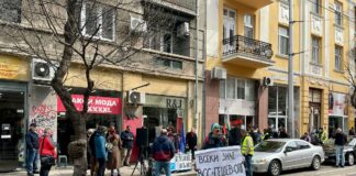 Титаничен протест срещу главния прокурор