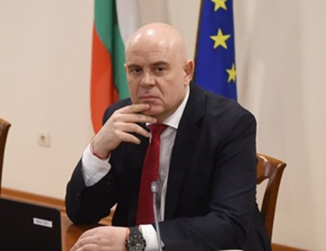 Главният прокурор Иван Гешев внесе в Народното събрание становище с