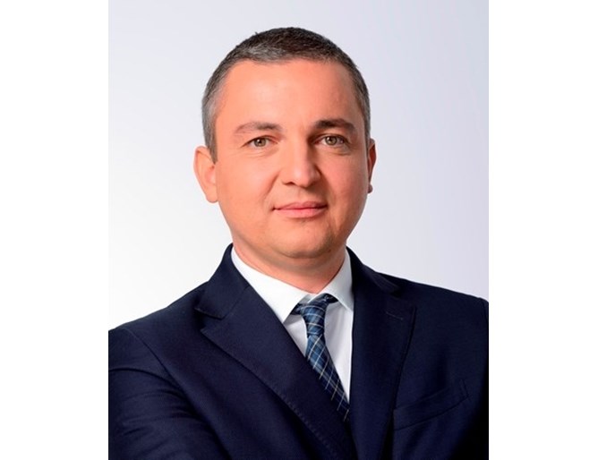 Иван Портних печели 28 5 от гласовете във Варна а Благомир