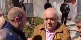 Бабикян и Хаджигенов заляха с червена боя руското посолство и полицията ги задържа