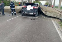 Мост падна върху кола край Девня, майка и дъщеря бяха затиснати