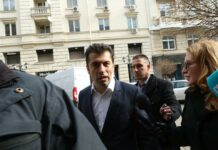 Прокурори разпитват Кирил Петков