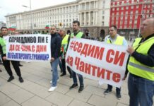 Превозвачите са под прозорците на Петков