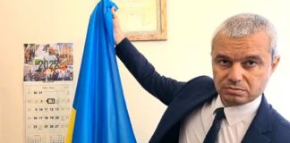 Сложиха отново украинското знаме на Столичната община, след като бе похитено от депутати от „Възраждане“/видео/