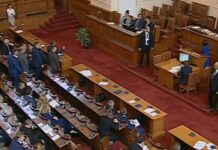 Жесток скандал в НС: отнеха думата на опозицията и спряха микрофоните за журналисти