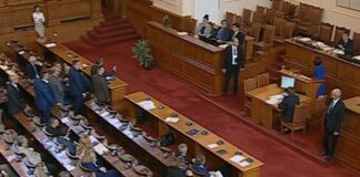 Жесток скандал в НС: отнеха думата на опозицията и спряха микрофоните за журналисти