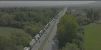 Полицаи спряха законния протест на превозвачите, Събев им праща ДАИ