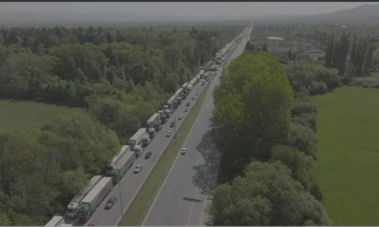МВР на Бойко Рашков не допуска стотиците камиони и автобуси