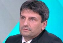 Полицаят, застрелял момчето, предупредил 4 пъти, че ще стреля