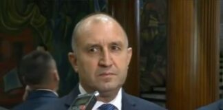 Докато върховният разединител на нацията Румен Радев обикаля селски събори, премиерът на България Росен Желязков е на международната сцена със световни лидери