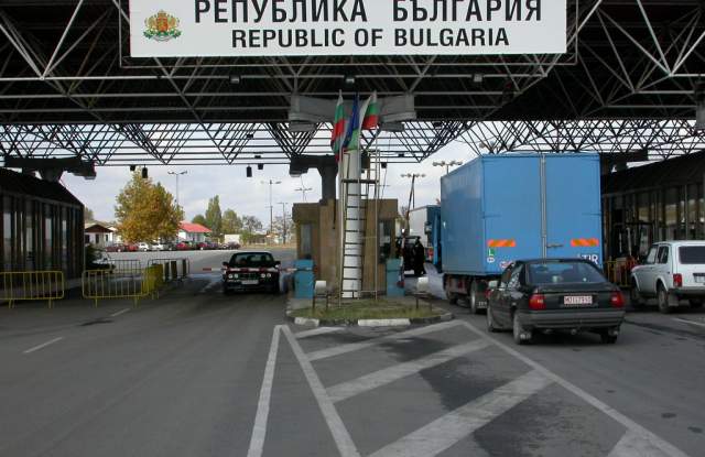 Интензивен е трафикът на граничните пунктове с Румъния Гърция Сърбия