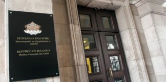 Всички учебници за учениците от 8 до 12 клас ще бъдат достъпни за безплатно ползване дигитално от следващата учебна година