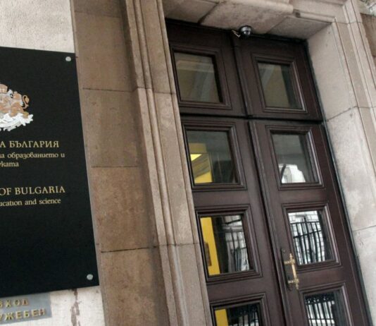 МОН: Убитото в кемпера 15-годишно момче не е посещавало училище от 5 януари