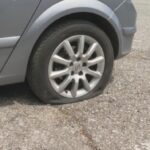 Автомобили с регистрационни номера, различни от софийските, са с нарязани гуми в столичния квартал „Овча купел”