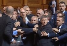 Бой в парламента между „Възраждане“ и ПП. Митев се обърна към Костадинов с „Копейкин“, националистът се закани да му „разбие муцуната“