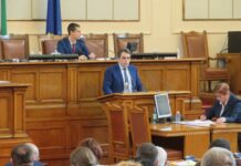 Василев пред депутатите: Бюджетът не е революционен, но позволява устойчиви публични финанси