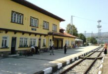 Влак удари камион във Видинско, трима души загинаха