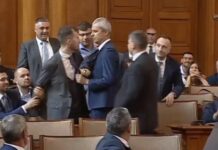 Искрен Митев се извини на децата и зрителите за мелето в парламента, но не и на Костадинов