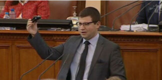 Депутатът с джипката от ПП се похвали, че отцепили депутати от ИТН и вървели „в посока на това да осигурим пълно мнозинство“