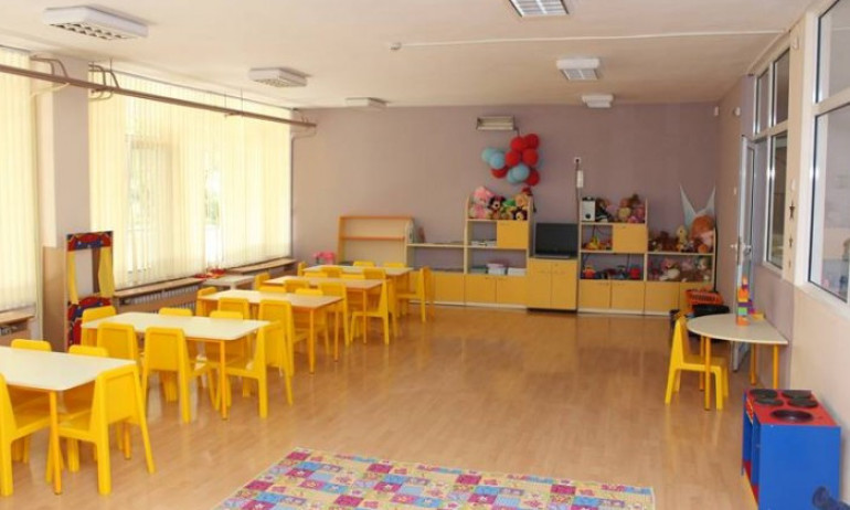 Възпитател в яслена група в детска градина в Бургас подаде