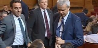 ПП-ДБ и „Възраждане“ спорят в парламента кой е луд