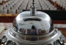 Депутатите излизат във ваканция от утре, ще се съберат извънредно във вторник за клетвата на новото служебно правителство