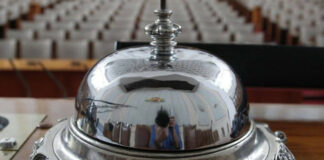 Депутатите се скараха за дневния ред на парламента