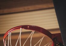 Баскетболен кош падна върху 16-годишно момче във Враца