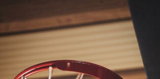 Баскетболен кош падна върху 16-годишно момче във Враца