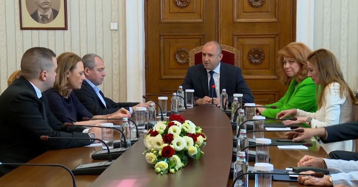 Държавният глава Румен Радев проведе консултации с представители на парламентарната