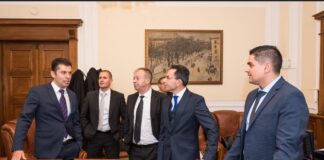 Слави, защо си ги подлагал на детектор на лъжата, а не на тест за интелигентност? Защо не ги черпеше с близалки и кафе?