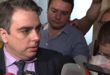 Aсен Василев върнал Спецов, защото доказал, че може да събира данъци