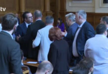 Депутат псува на майка в пленарната зала, Искрен Митев и Цончо Ганев на косъм от бой