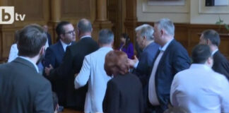 Депутат псува на майка в пленарната зала, Искрен Митев и Цончо Ганев на косъм от бой