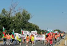 Втори ден протести на пътностроителните фирми
