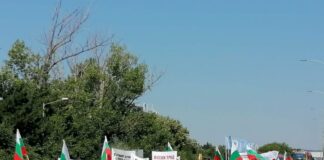 Втори ден протести на пътностроителните фирми