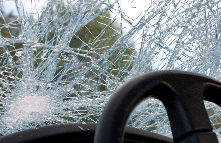 Жестока катастрофа между тежкотоварен автомобил с румънска регистрация и пътнически