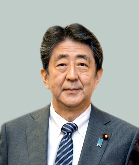 Бившият японски министър-председател Шиндзо Абе е откаран в много тежко