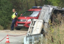 Бус с мигранти се запали край Годеч, шофьорът е загинал