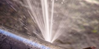 Обявиха частично бедствено положение в Асеновград заради спукан водопровод