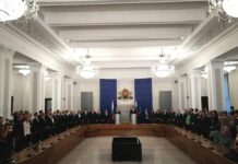 Петков сдаде властта на Донев