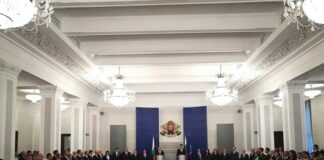 Петков сдаде властта на Донев