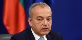 Гълъб Донев съкращава администрация, наследена от Кирил Петков