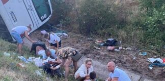 Премиерът на Войводина предлага на Вучич да награди българите, помагали на сръбските деца при катастрофата