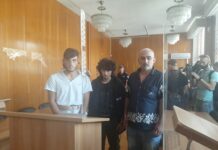 Тримата сирийци, чийто автобус смаза полицаи, остават в ареста