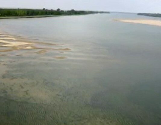 Баржа потъна частично край Гюргево и замърси Дунав с нефт