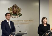 Нинова предаде поста на уволнения от нея Никола Стоянов