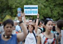 Делян Добрев: Демократична България, ще протестирате ли пред „Продължаваме промяната“?